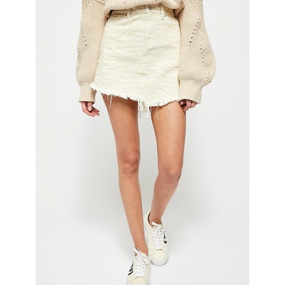 NWT Free People Printed Bailey Denim Mini Skirt - Picture 3 of 8